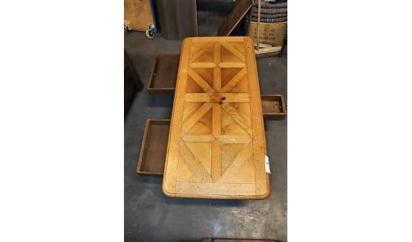 oude houten salontafel vv 3 houten schuiven afm plm 140x64cm, licht beschadigd
